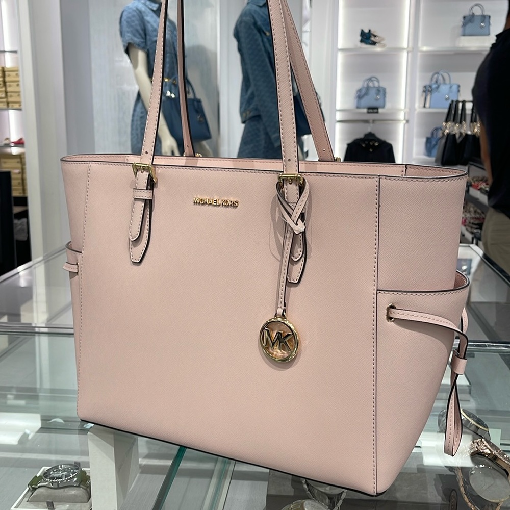 MICHAEL KORS 
Gilly Large Saffiano Leather Tote Shoulder Bag 
Powder Blush 
NWT - Picture 3 of 16